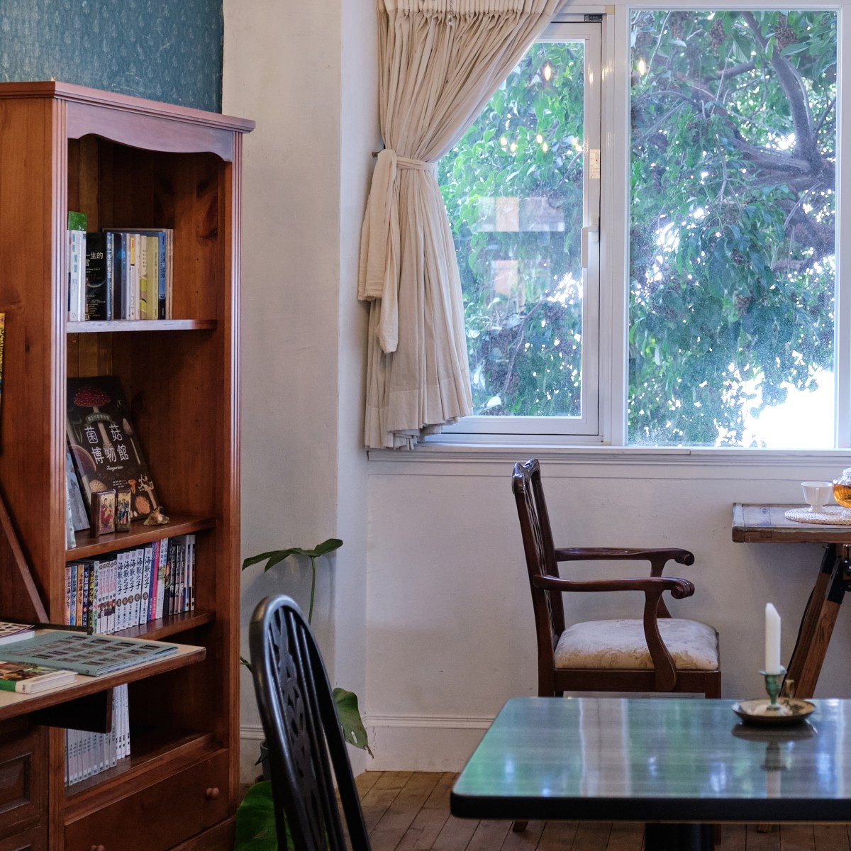 ❙ 媒體訪問 ❙ 用咖啡和書本構成的結界，魔法堂主理人珍珠：「現代人都該學習拿回自己內在的力量。」（VOGUE）